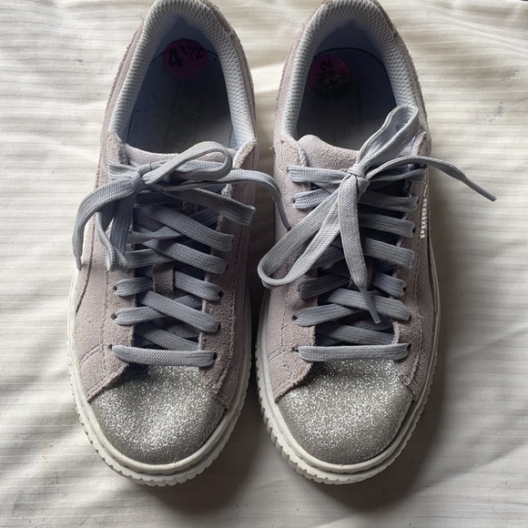 Youth size 4.6 (women’s 6)  puma sneakers with glitter toes and lavender suede - Picture 2 of 4